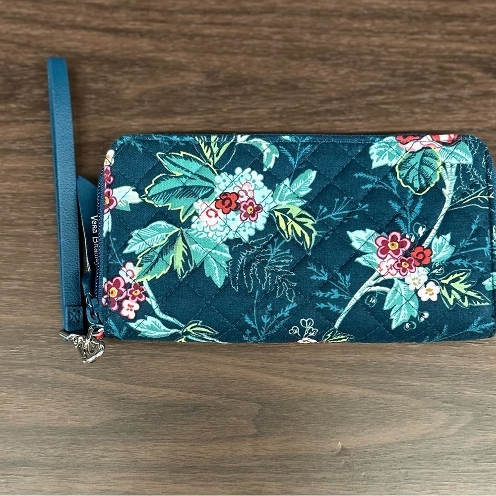 Vera Bradley | RFID Accordion Wallet | Rose Toile in cotton - Picture 3 of 3